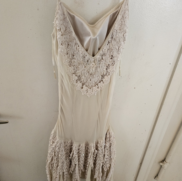 Elegant Dress - Picture 6 of 6